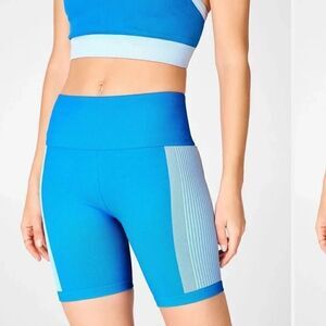 Fabletics High-Waisted Seamless Ribbed 7” Blue Short Size L